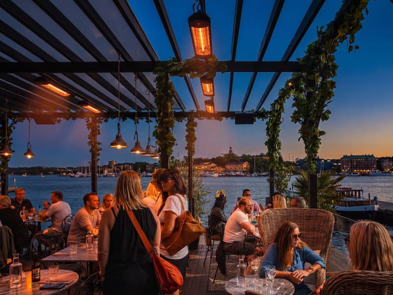 Opranic PRO V70 infraroodverwarmer gemonteerd aan het plafond - voor terrasverwarming, veranda en terras